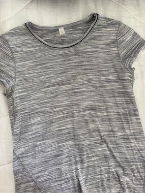 Lululemon Gray Short-Sleeve Women's Tee